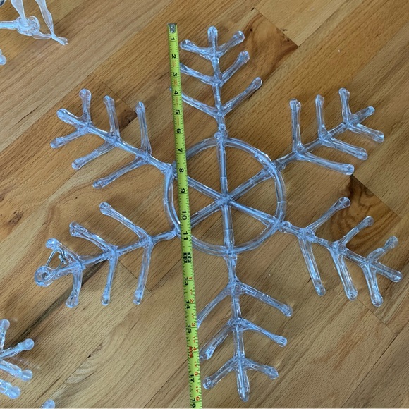 Bundle of 6 LARGE hanging decorative snowflakes - Picture 5 of 12